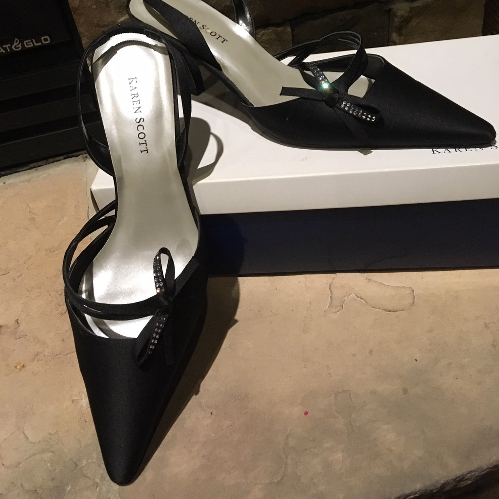 Karen Scott Black Pump with Sling Back